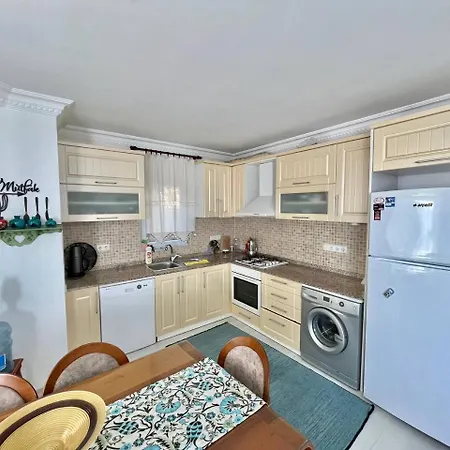 Apartman Manolyam Havuzlu 2+1 *