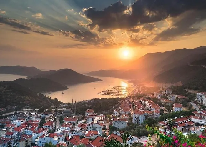 Manolyam Havuzlu 2+1 Апартаменти Каш