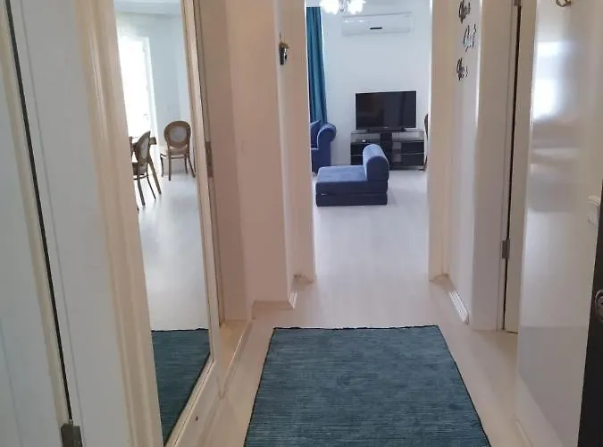 Manolyam Havuzlu 2+1 Apartment *
